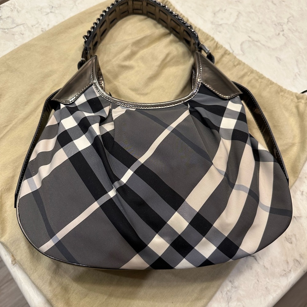 AUTHENTIC Burberry Prorsom shoulder bag with STUNNING gunmetal hardware & detail